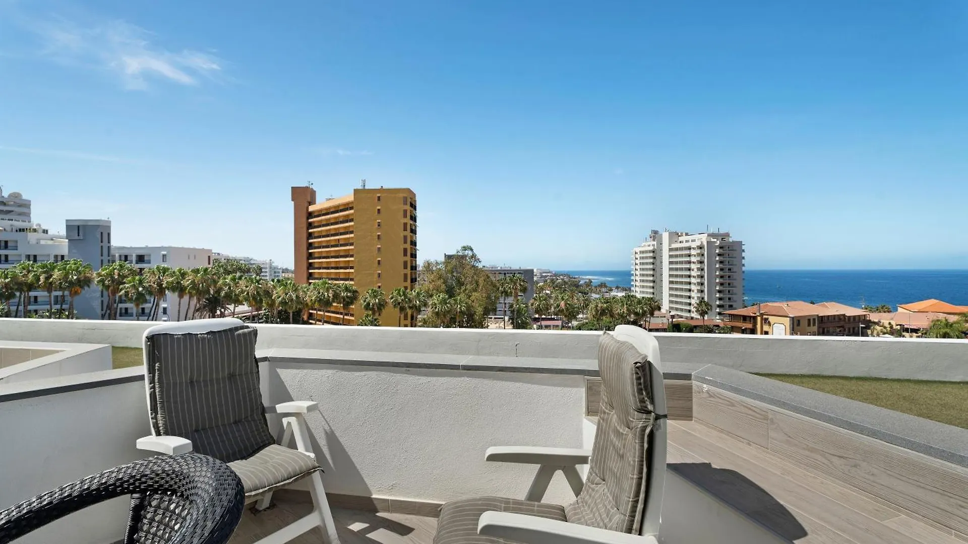 Las Flores 407 Playa Fanabe Apartment